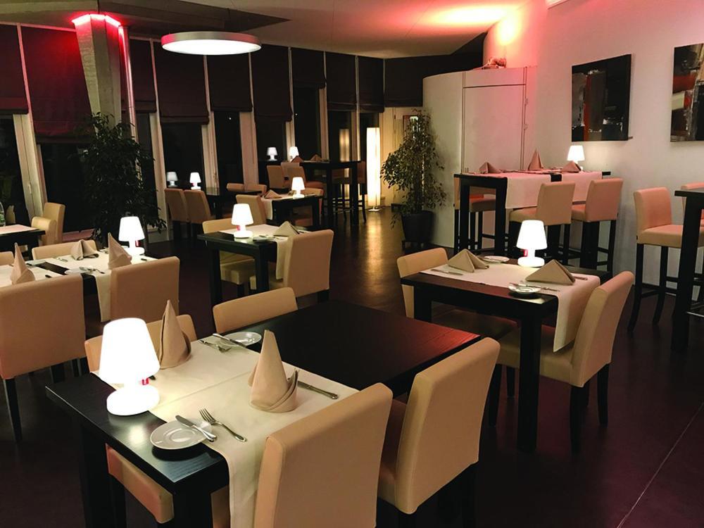 Cip Hotel Tramelan Kültér fotó